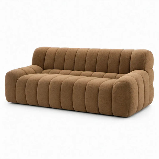Camelkleurige tweezitsbank van bouclé, 180 x 95 x 75 cm